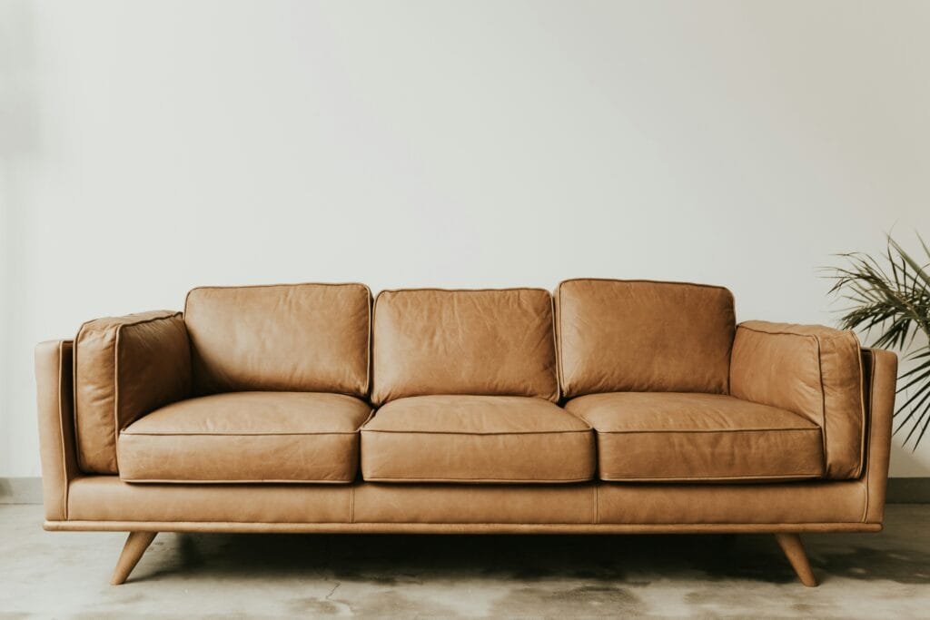 Best budget sofas for small spaces – stylish & comfortable sofa in a cozy apartment.